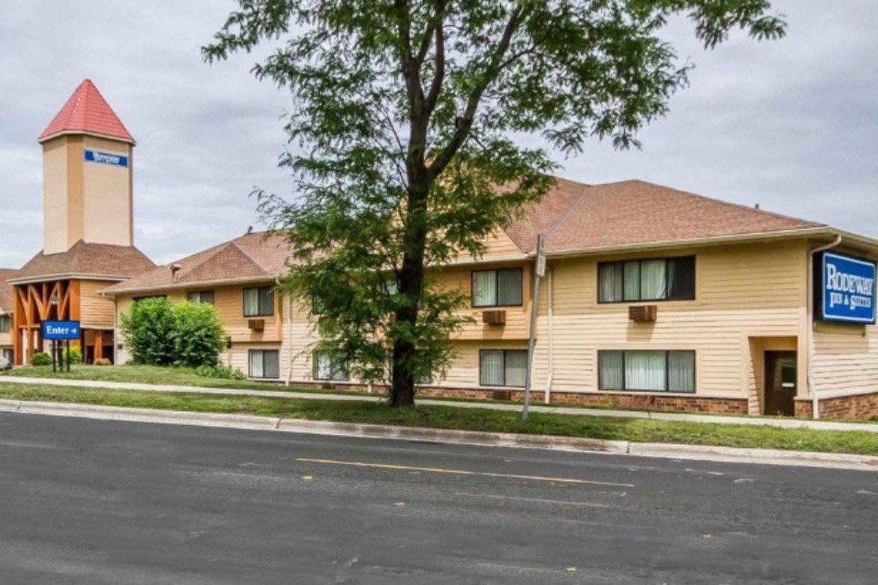 Rodeway Inn & Suites Madison East Екстер'єр фото