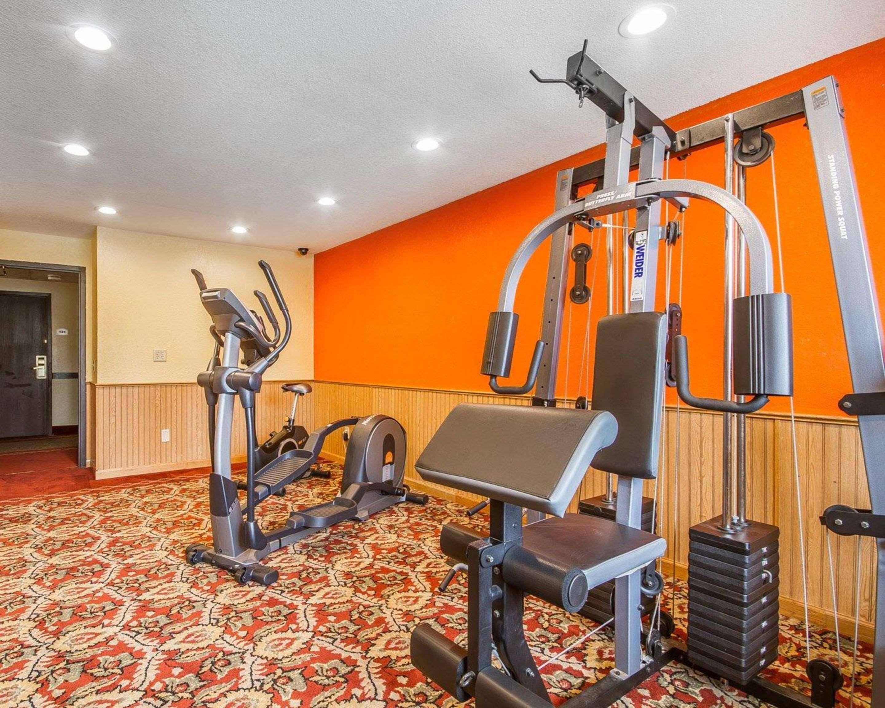 Rodeway Inn & Suites Madison East Екстер'єр фото