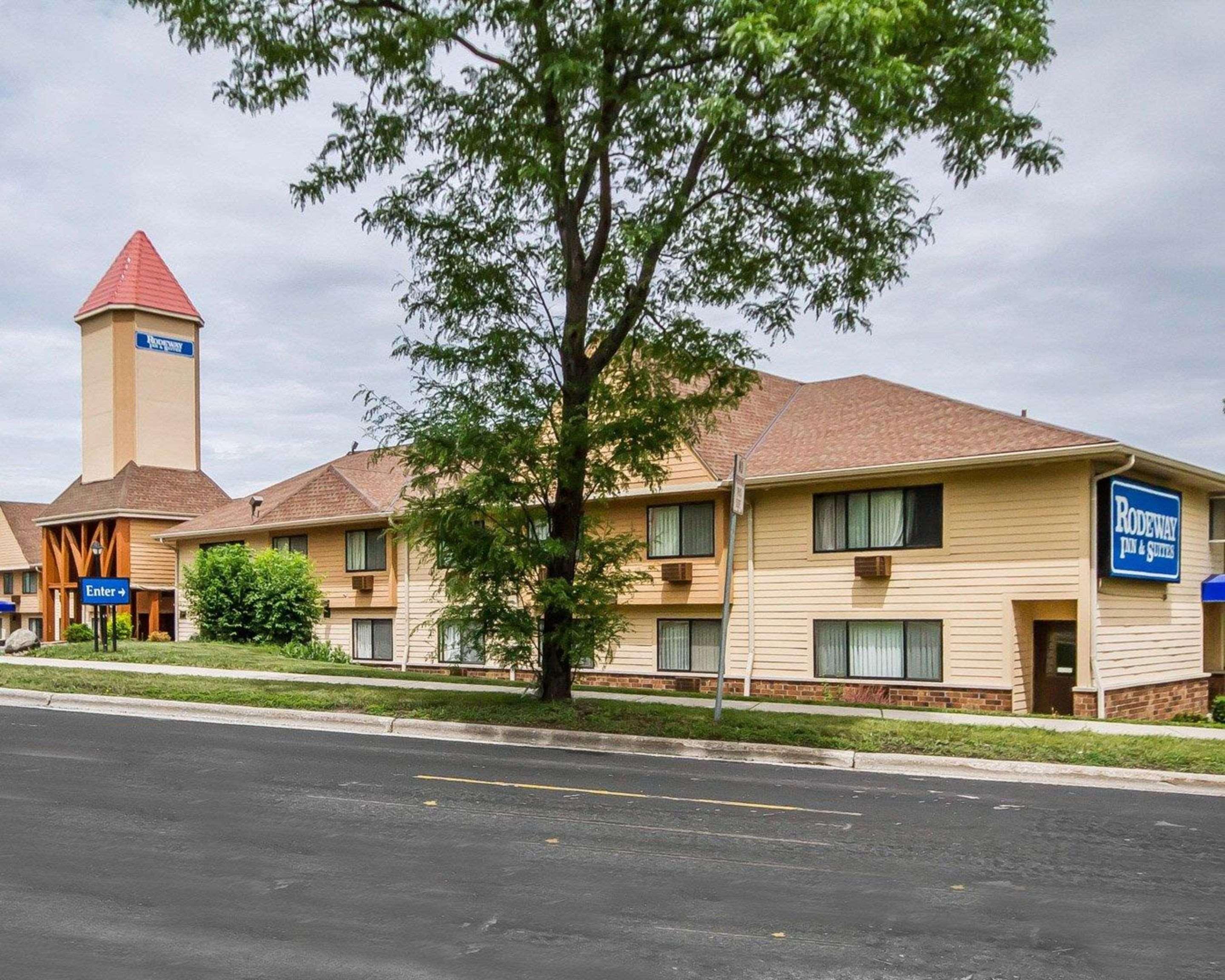 Rodeway Inn & Suites Madison East Екстер'єр фото