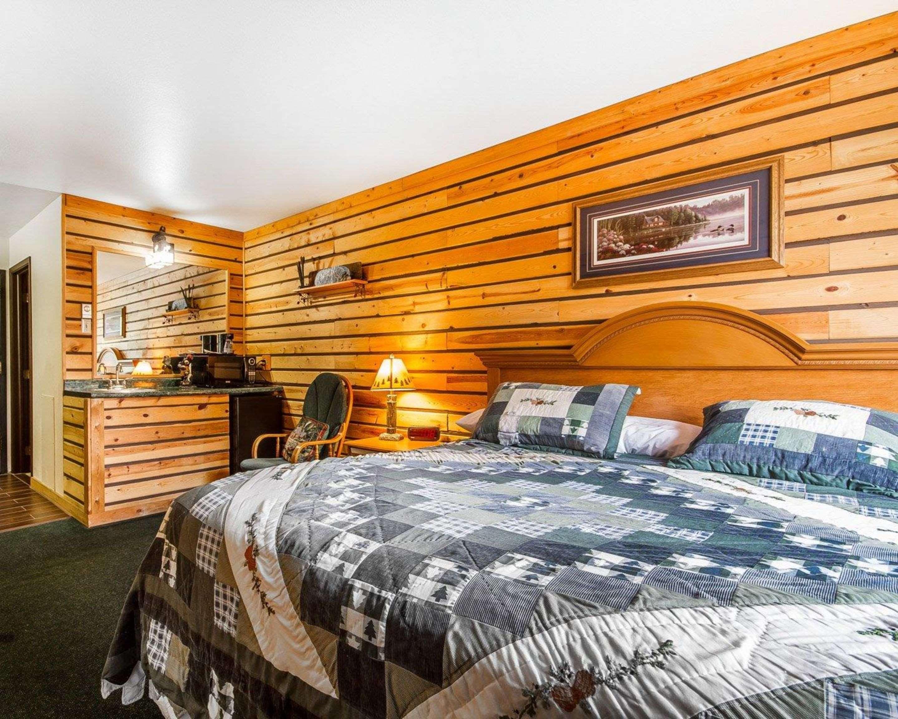 Rodeway Inn & Suites Madison East Екстер'єр фото