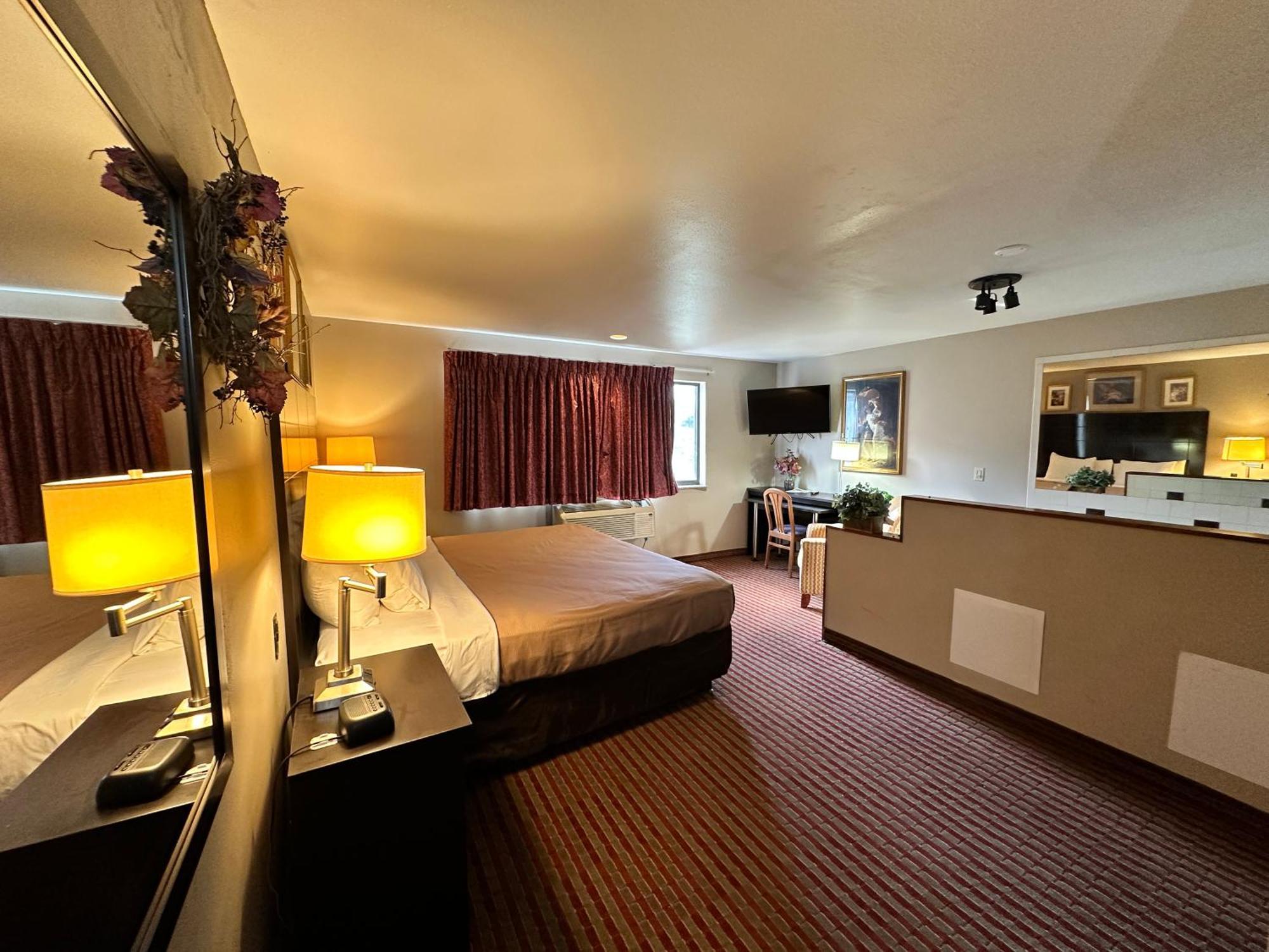 Rodeway Inn & Suites Madison East Екстер'єр фото