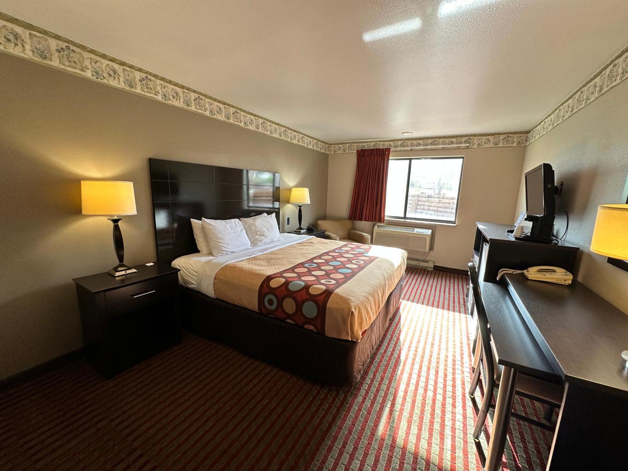 Rodeway Inn & Suites Madison East Екстер'єр фото