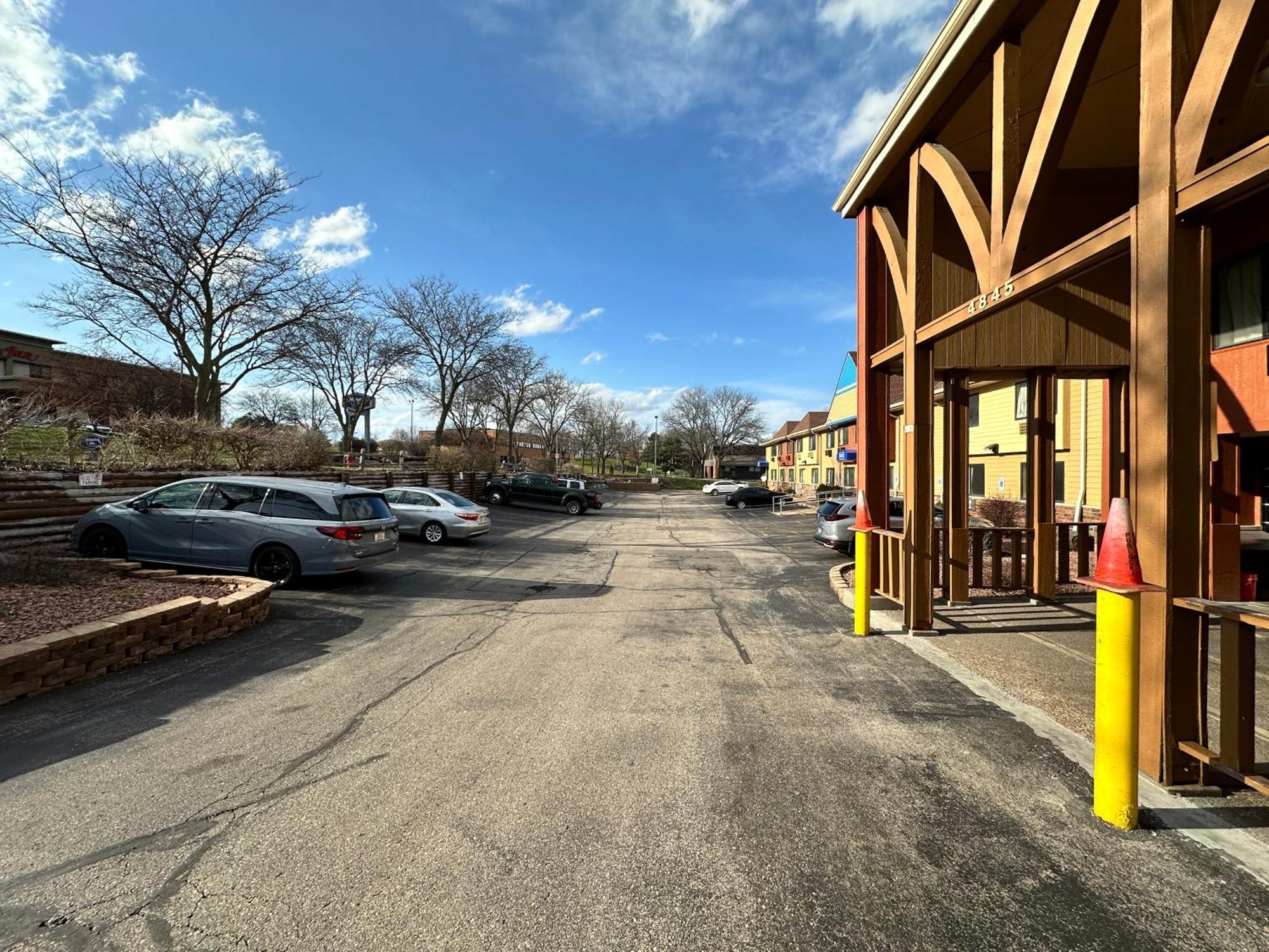 Rodeway Inn & Suites Madison East Екстер'єр фото
