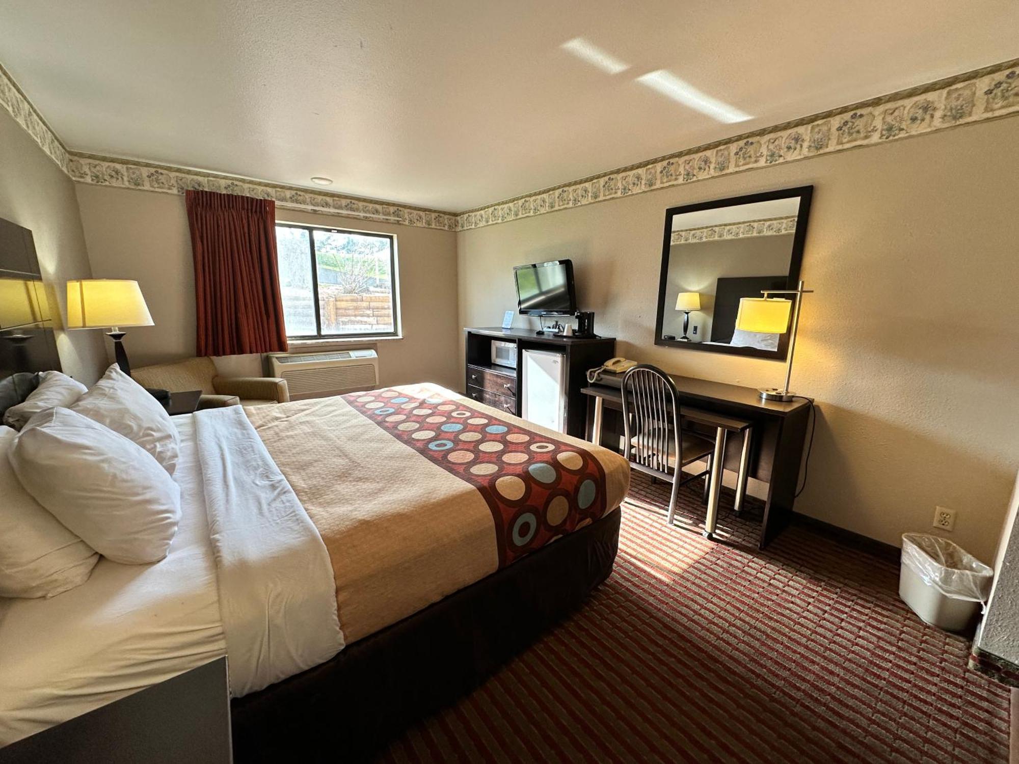 Rodeway Inn & Suites Madison East Екстер'єр фото