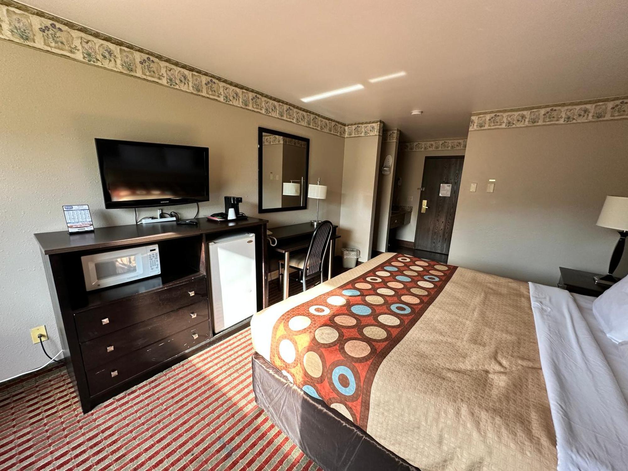 Rodeway Inn & Suites Madison East Екстер'єр фото