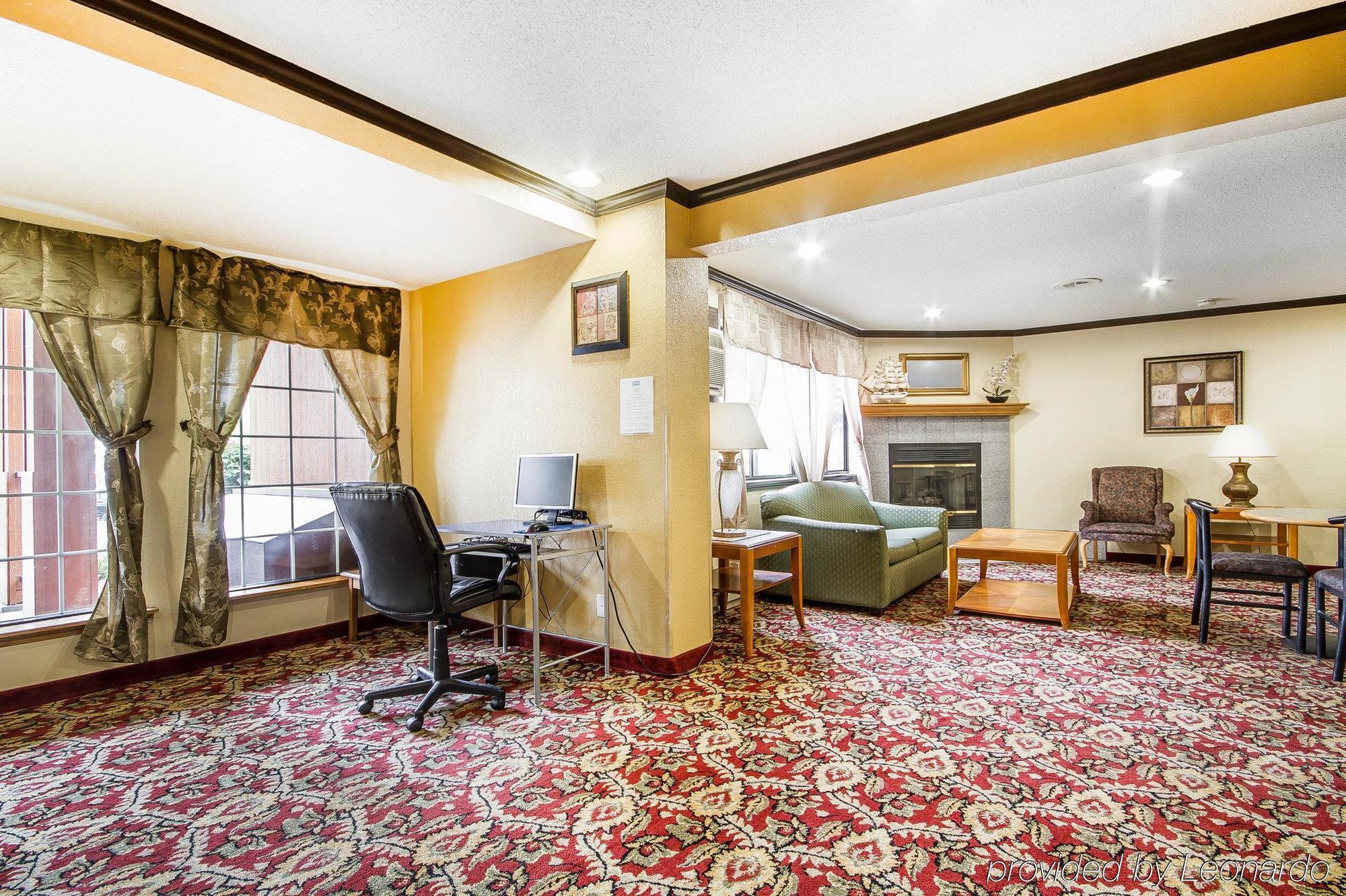 Rodeway Inn & Suites Madison East Екстер'єр фото