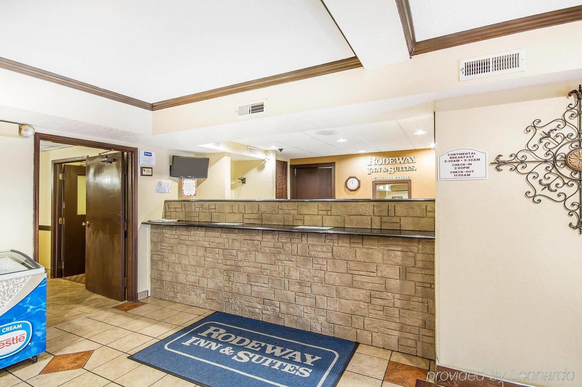 Rodeway Inn & Suites Madison East Екстер'єр фото