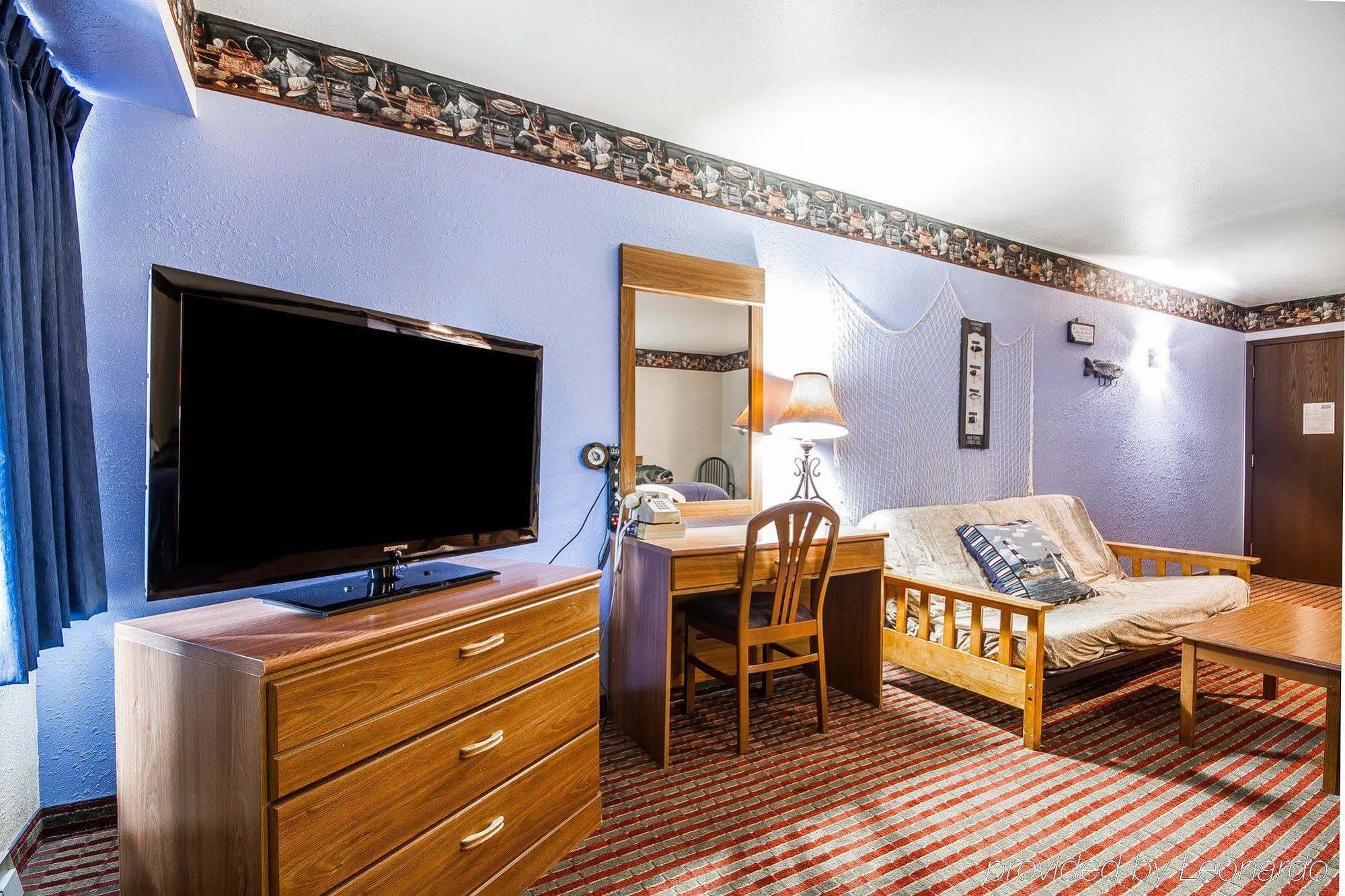 Rodeway Inn & Suites Madison East Екстер'єр фото