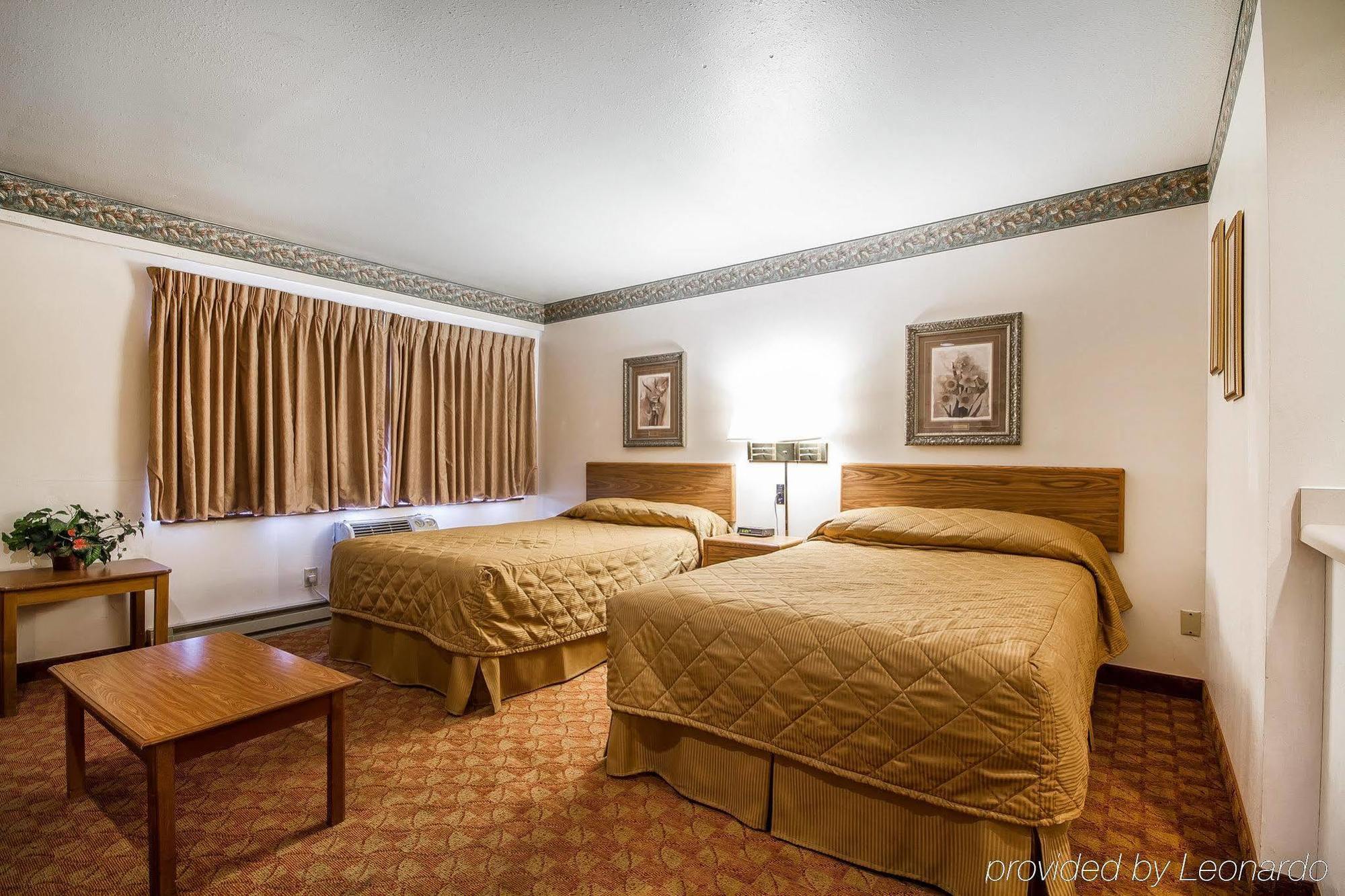 Rodeway Inn & Suites Madison East Екстер'єр фото