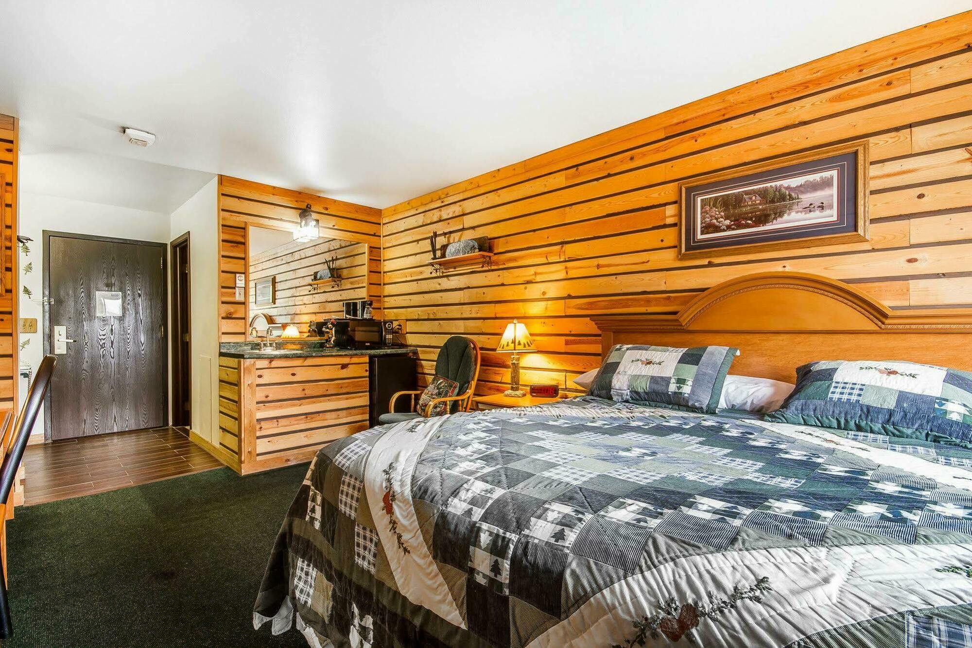 Rodeway Inn & Suites Madison East Екстер'єр фото